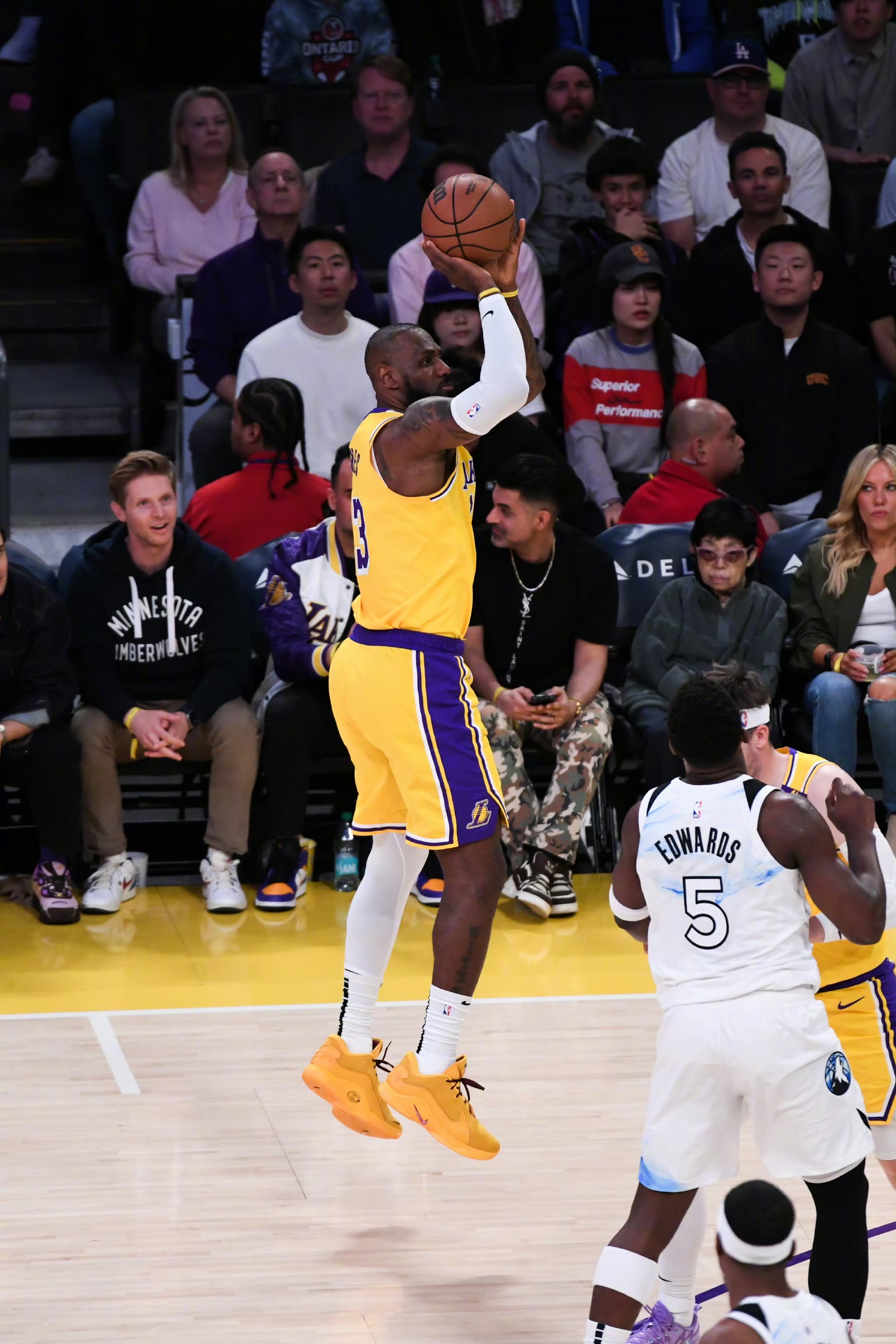赛前瓦伦西亚调整名单以备NBA季后赛,手感冰凉环节打磨,信心回归,纪律约束更严格的简单介绍 赛前瓦伦西亚调整名单以备NBA季后赛,手感冰凉环节打磨,信心回归,纪律约束更严格的简单介绍